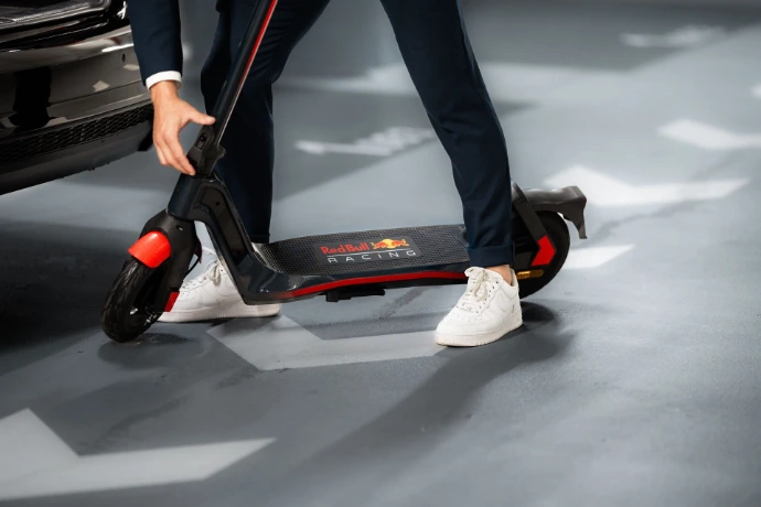 ORACLE Red Bull Racing E-Scooter